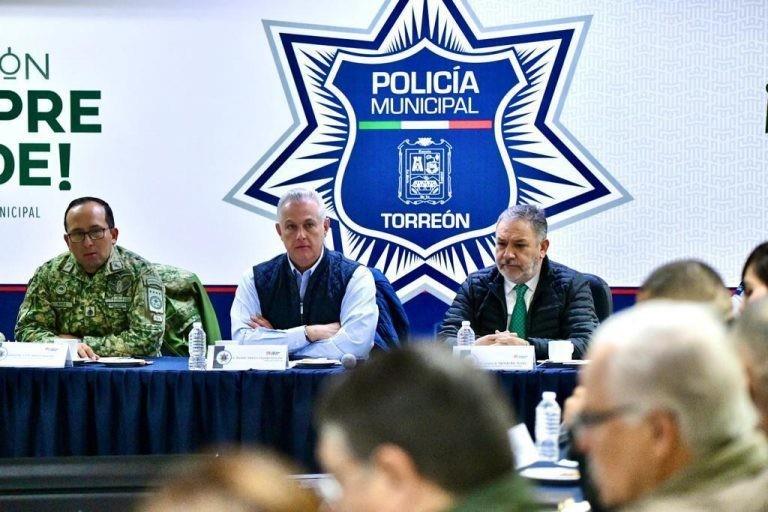 En esta ocasión, el alcalde dio la bienvenida al magistrado presidente de la Sala Regional del Poder Judicial del Estado de Coahuila, Ulises Hernández Torres.  (Fotografía: Gobierno de Torreón)